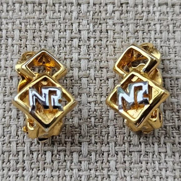 Vintage Nina Ricci Earrings Gold Tone Clip On Stud Earrings Jewelry Authentic - Picture 1 of 11